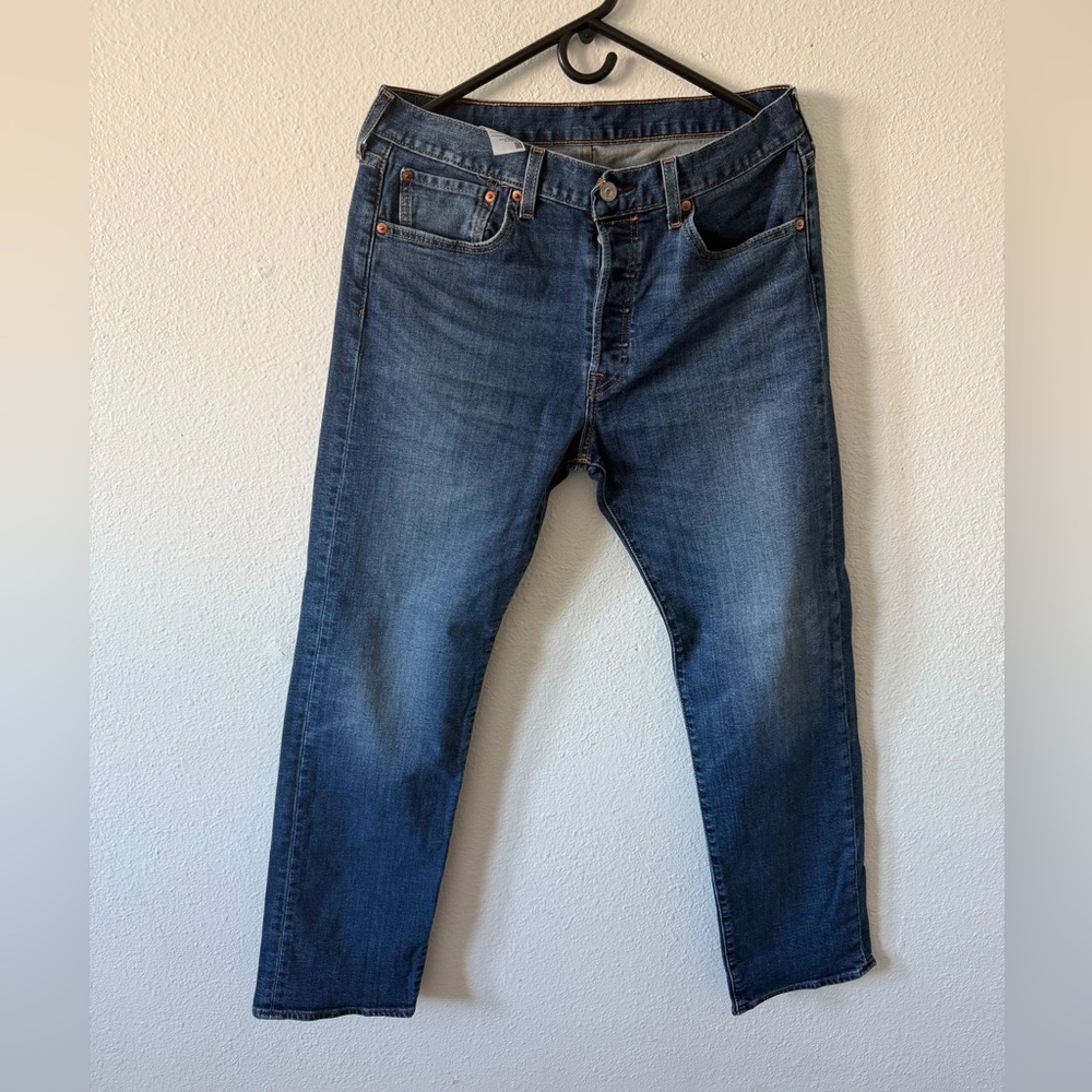 Men Levi’s 501 Blue Jeans